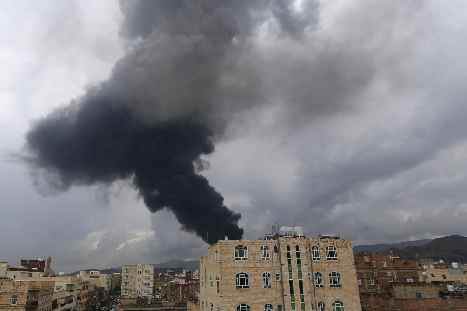 Smoke billows after an Israeli air strike on Yemen's Huthi-held capital Sanaa on August 24, 2025. The Israeli army said it targeted Huthi military sites in the Yemeni capital Sanaa on August 24, including areas near the presidential palace along with power plants and a fuel storage facility.